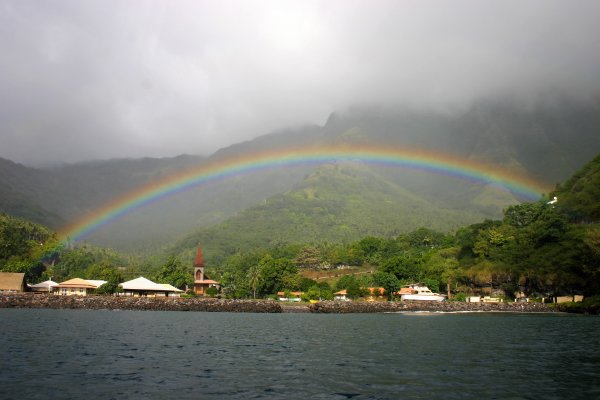 Rainbow over Resolution Bay (Baie de Ivaiva)